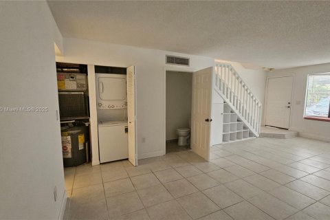 Townhouse in Miami, Florida 2 bedrooms, 107.02 sq.m. № 1875122 - photo 2
