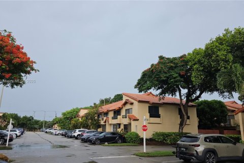 Townhouse in Miami, Florida 2 bedrooms, 107.02 sq.m. № 1875122 - photo 13