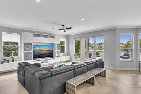 Casa en venta en Miramar, Florida, 5 dormitorios, 325.25 m2 № 2257942 - foto 6