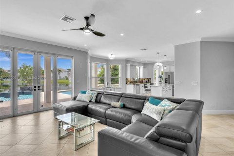 Casa en venta en Miramar, Florida, 5 dormitorios, 325.25 m2 № 2257942 - foto 8