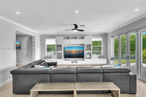 Casa en venta en Miramar, Florida, 5 dormitorios, 325.25 m2 № 2257942 - foto 7