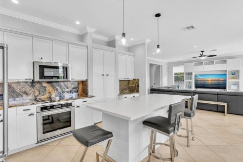 Casa en venta en Miramar, Florida, 5 dormitorios, 325.25 m2 № 2257942 - foto 12