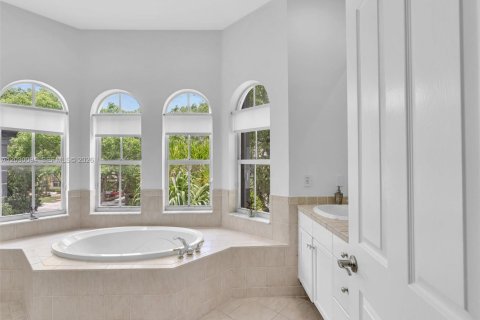 Casa en venta en Miramar, Florida, 5 dormitorios, 325.25 m2 № 2257942 - foto 29