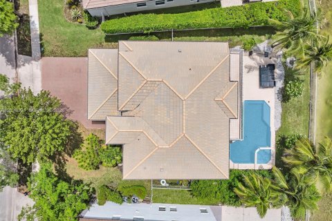 Casa en venta en Miramar, Florida, 5 dormitorios, 325.25 m2 № 2257942 - foto 3
