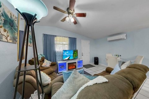 Villa ou maison à vendre à Tampa, Floride: 5 chambres, 194.54 m2 № 2139583 - photo 20