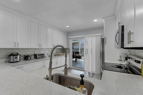 Villa ou maison à vendre à Tampa, Floride: 5 chambres, 194.54 m2 № 2139583 - photo 8