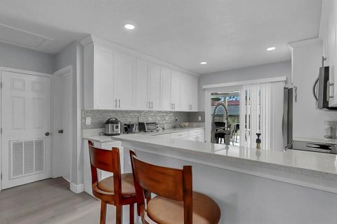 Villa ou maison à vendre à Tampa, Floride: 5 chambres, 194.54 m2 № 2139583 - photo 9