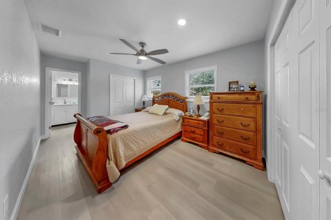 Villa ou maison à vendre à Tampa, Floride: 5 chambres, 194.54 m2 № 2139583 - photo 13