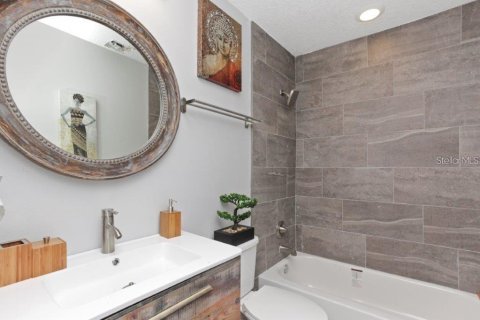 Townhouse in Winter Park, Florida 2 bedrooms, 95.78 sq.m. № 1630111 - photo 26