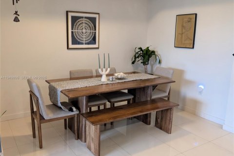 Condominio en venta en Doral, Florida, 2 dormitorios, 104.98 m2 № 2005554 - foto 3