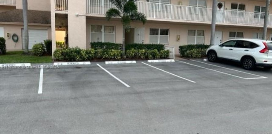 Condo in Sunrise, Florida, 2 bedrooms № 2018460