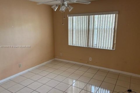 Condo in Sunrise, Florida, 2 bedrooms № 2018460 - photo 7