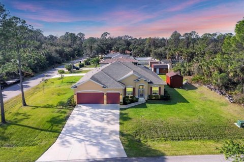 House in North Port, Florida 4 bedrooms, 225.47 sq.m. № 1866740 - photo 1