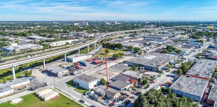 Коммерческая недвижимость в Майами, Флорида № 2051403