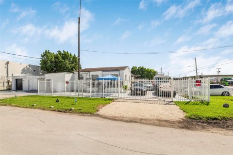 Купить коммерческую недвижимость в Майами, Флорида № 2051403 - фото 3