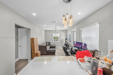 Купить коммерческую недвижимость в Майами, Флорида № 2051403 - фото 16