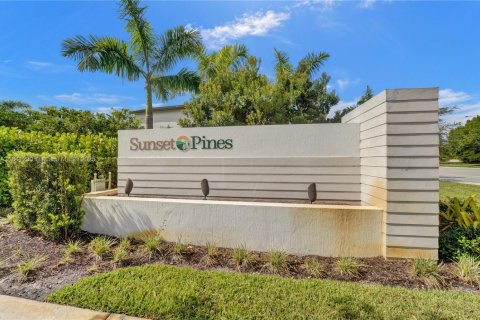 Adosado en venta en Pembroke Pines, Florida, 4 dormitorios, 175.4 m2 № 1841042 - foto 2