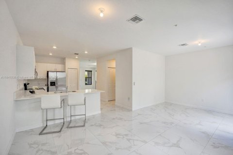 Adosado en venta en Pembroke Pines, Florida, 4 dormitorios, 175.4 m2 № 1841042 - foto 15
