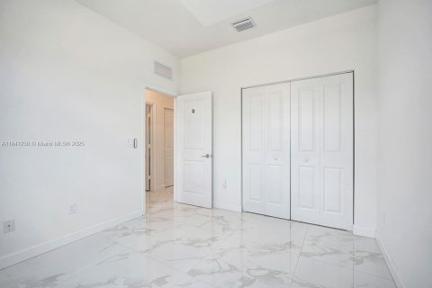Adosado en venta en Pembroke Pines, Florida, 4 dormitorios, 175.4 m2 № 1841042 - foto 24