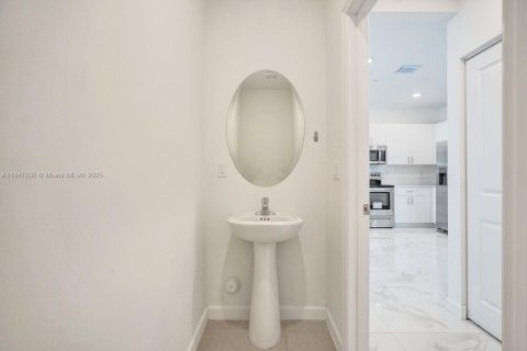 Adosado en venta en Pembroke Pines, Florida, 4 dormitorios, 175.4 m2 № 1841042 - foto 18