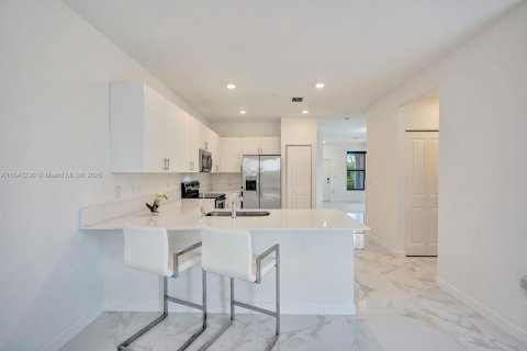 Adosado en venta en Pembroke Pines, Florida, 4 dormitorios, 175.4 m2 № 1841042 - foto 14