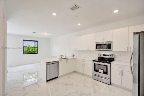 Adosado en venta en Pembroke Pines, Florida, 4 dormitorios, 175.4 m2 № 1841042 - foto 8
