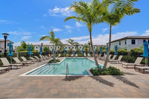 Adosado en venta en Pembroke Pines, Florida, 4 dormitorios, 175.4 m2 № 1841042 - foto 4