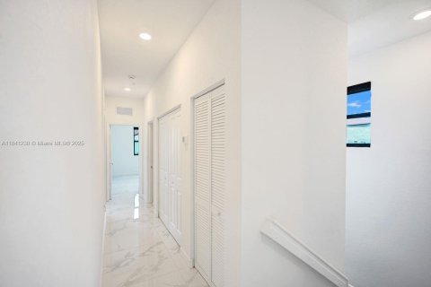 Adosado en venta en Pembroke Pines, Florida, 4 dormitorios, 175.4 m2 № 1841042 - foto 19
