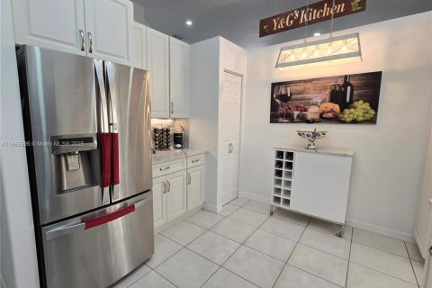 Casa en venta en Pembroke Pines, Florida, 3 dormitorios, 164.81 m2 № 1891780 - foto 11