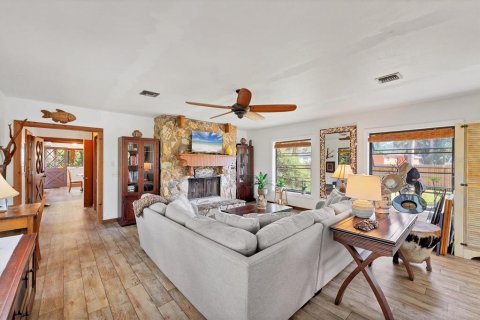 House in Englewood, Florida 3 bedrooms, 146.14 sq.m. № 1513201 - photo 4
