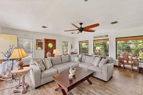 House in Englewood, Florida 3 bedrooms, 146.14 sq.m. № 1513201 - photo 6
