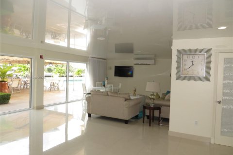 Condominio en alquiler en Sunny Isles Beach, Florida, 1 dormitorio, 59.36 m2 № 2270877 - foto 22