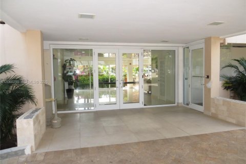 Condominio en alquiler en Sunny Isles Beach, Florida, 1 dormitorio, 59.36 m2 № 2270877 - foto 23