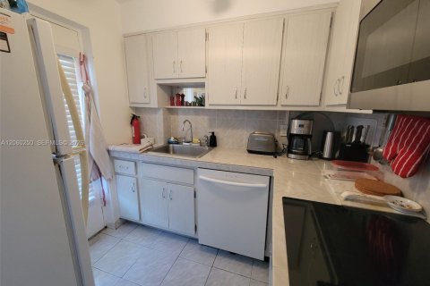 Condominio en alquiler en Sunny Isles Beach, Florida, 1 dormitorio, 59.36 m2 № 2270877 - foto 10