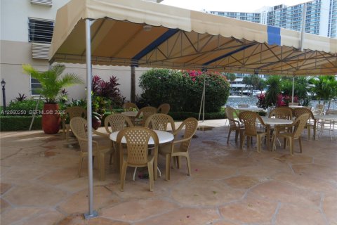 Condominio en alquiler en Sunny Isles Beach, Florida, 1 dormitorio, 59.36 m2 № 2270877 - foto 19