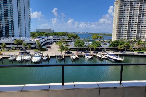 Condominio en Sunny Isles Beach, Florida, 1 dormitorio  № 2270877