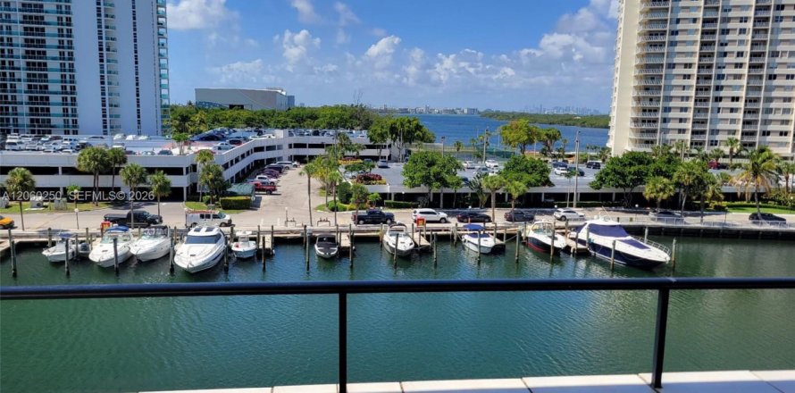 Condominio en Sunny Isles Beach, Florida, 1 dormitorio № 2270877
