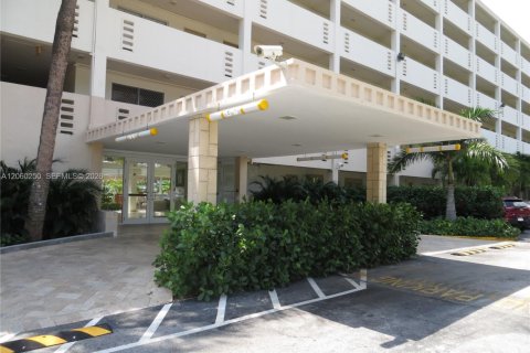 Condominio en alquiler en Sunny Isles Beach, Florida, 1 dormitorio, 59.36 m2 № 2270877 - foto 24
