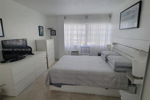 Condominio en alquiler en Sunny Isles Beach, Florida, 1 dormitorio, 59.36 m2 № 2270877 - foto 9