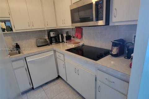 Condominio en alquiler en Sunny Isles Beach, Florida, 1 dormitorio, 59.36 m2 № 2270877 - foto 12