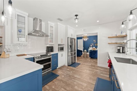 Купить виллу или дом в Катлер-Бей, Флорида 4 спальни, 217.76м2, № 2168350 - фото 9