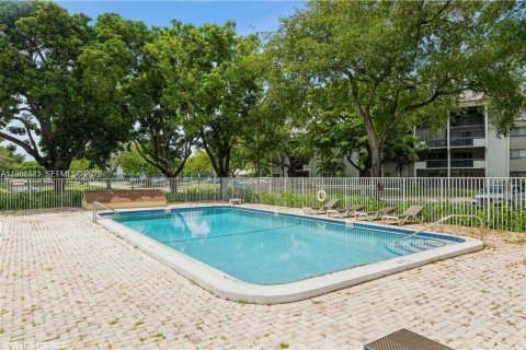 Copropriété à louer à Plantation, Floride: 1 chambre, 70.98 m2 № 2021842 - photo 2