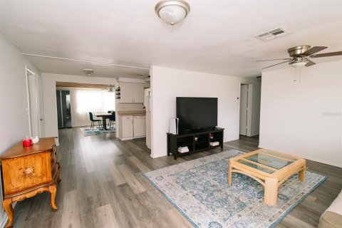 Villa ou maison à vendre à Holiday, Floride: 2 chambres, 108.14 m2 № 1853970 - photo 5