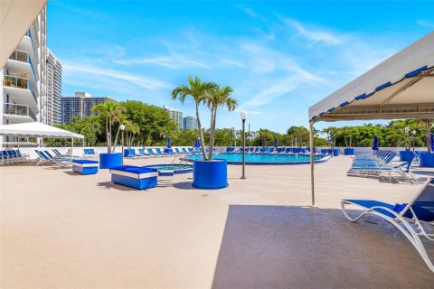 Condo in Aventura, Florida, 2 bedrooms  № 1788567 - photo 29