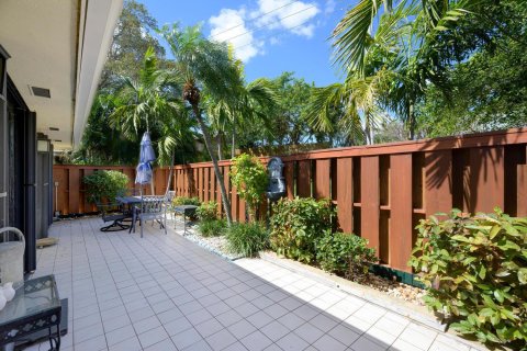 Condo in North Palm Beach, Florida, 2 bedrooms № 2242577 - photo 16