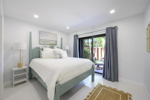 Condo in North Palm Beach, Florida, 2 bedrooms № 2242577 - photo 12
