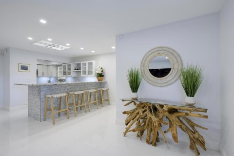 Condo in North Palm Beach, Florida, 2 bedrooms № 2242577 - photo 3