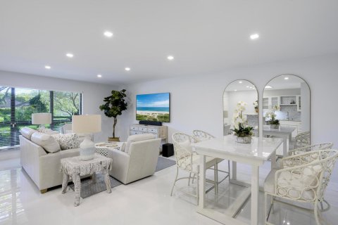 Condo in North Palm Beach, Florida, 2 bedrooms № 2242577 - photo 8