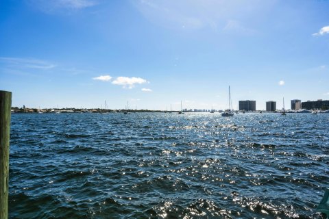 Condo in North Palm Beach, Florida, 2 bedrooms № 2242577 - photo 22