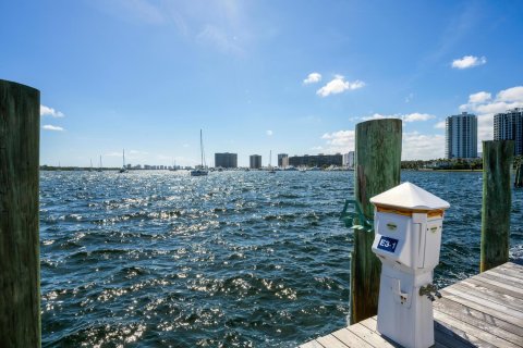 Condo in North Palm Beach, Florida, 2 bedrooms № 2242577 - photo 21